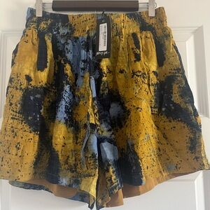 NWT size 10 printed co-ord short